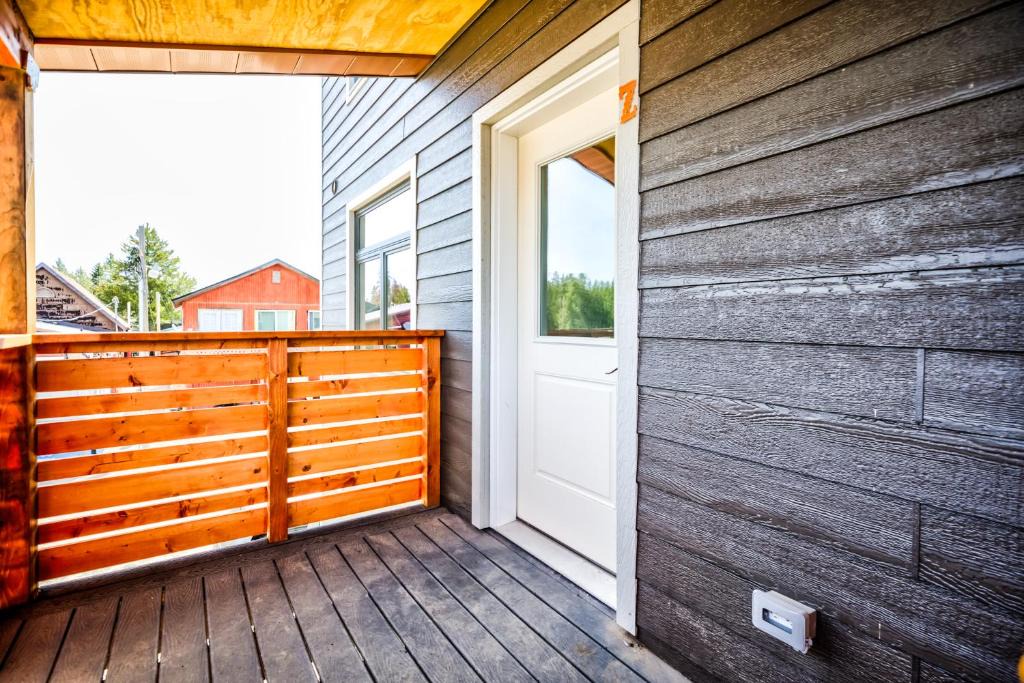 West Yellowstone Cabin | Castle in the Sky Unit Z