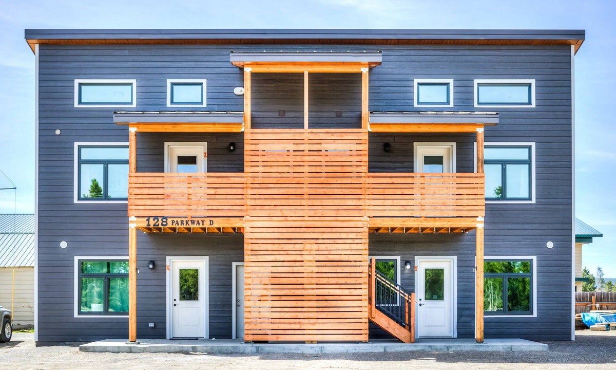 West Yellowstone House | Castle Z Retreat – Blocks from Yellowstone