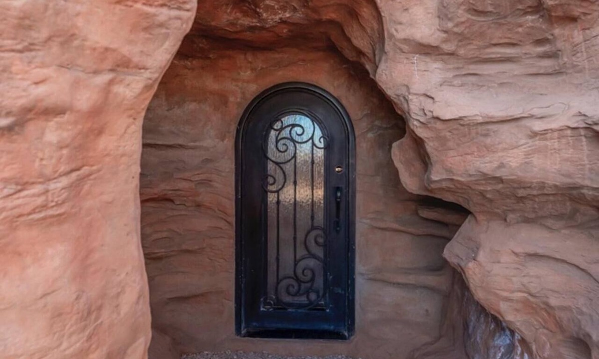 Fredonia Cabin | Cave Dwellers- Zions' Only Hand-sculpted Cave