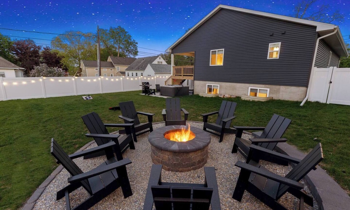 Cedar Falls House | Cedar Falls 4BR Near UNI | Hot Tub, Fire Pit & Fenced Yard