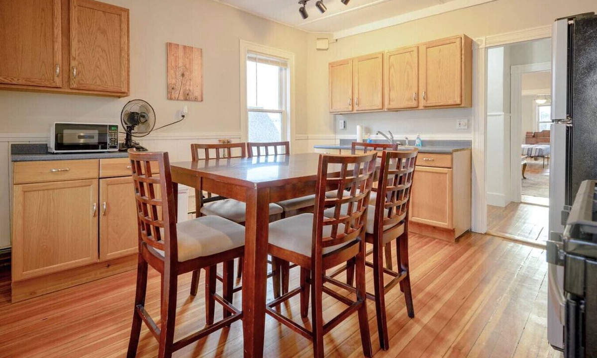 Beverly Apartment | Central Beverly! 5 min to Salem!