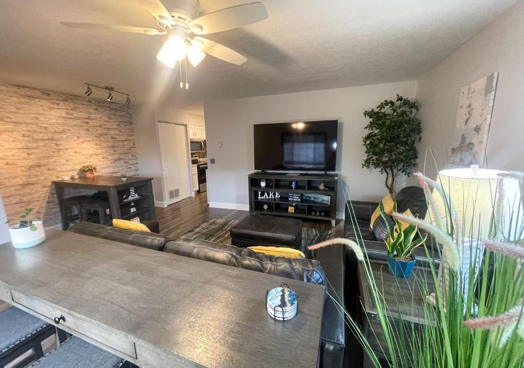 Huron Apartment | Central Huron Modern Townhome