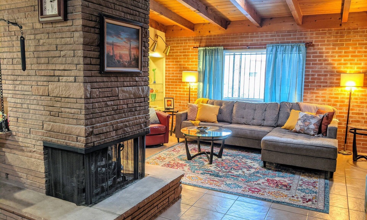 Swan Way Park House | Central Tucson home on quiet cul-de-sac
