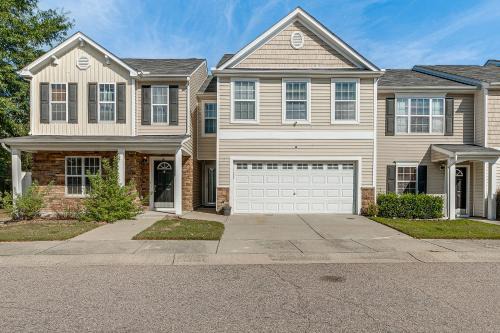 Southeast Raleigh House | Centrally Located Raleigh Townhome w/Pool Access