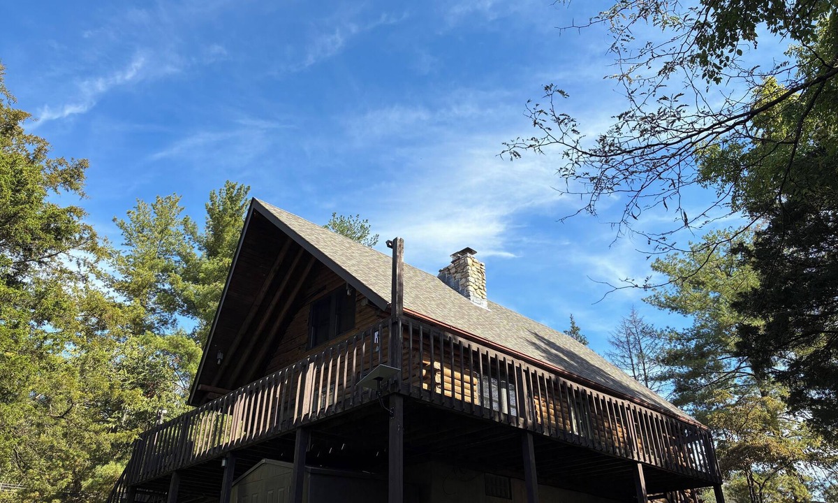 Waynesville Cabin | Chalet-Style Log Home – Waynesville, Ohio