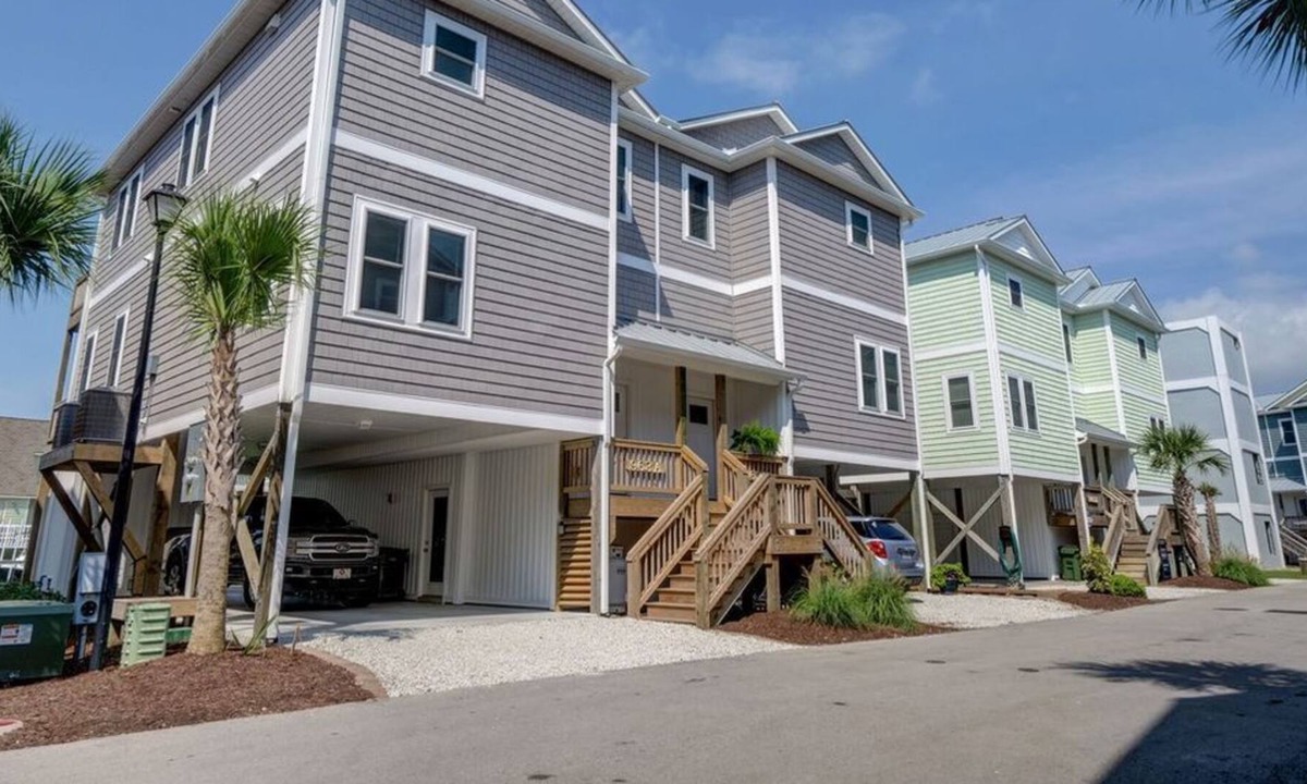 Topsail Beach House | Channel Marker 11 | Canal Front, Pool Access