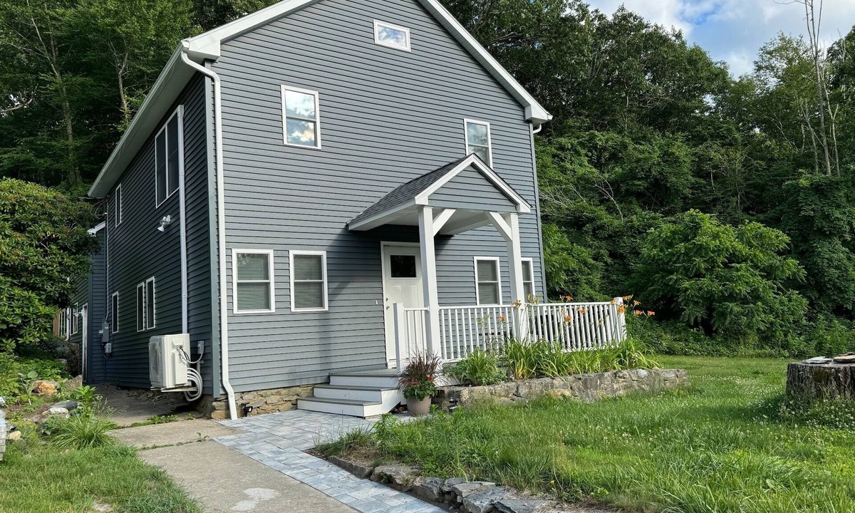 Glasgo Apartment | Charming 1-bedroom apartment in peaceful North Stonington