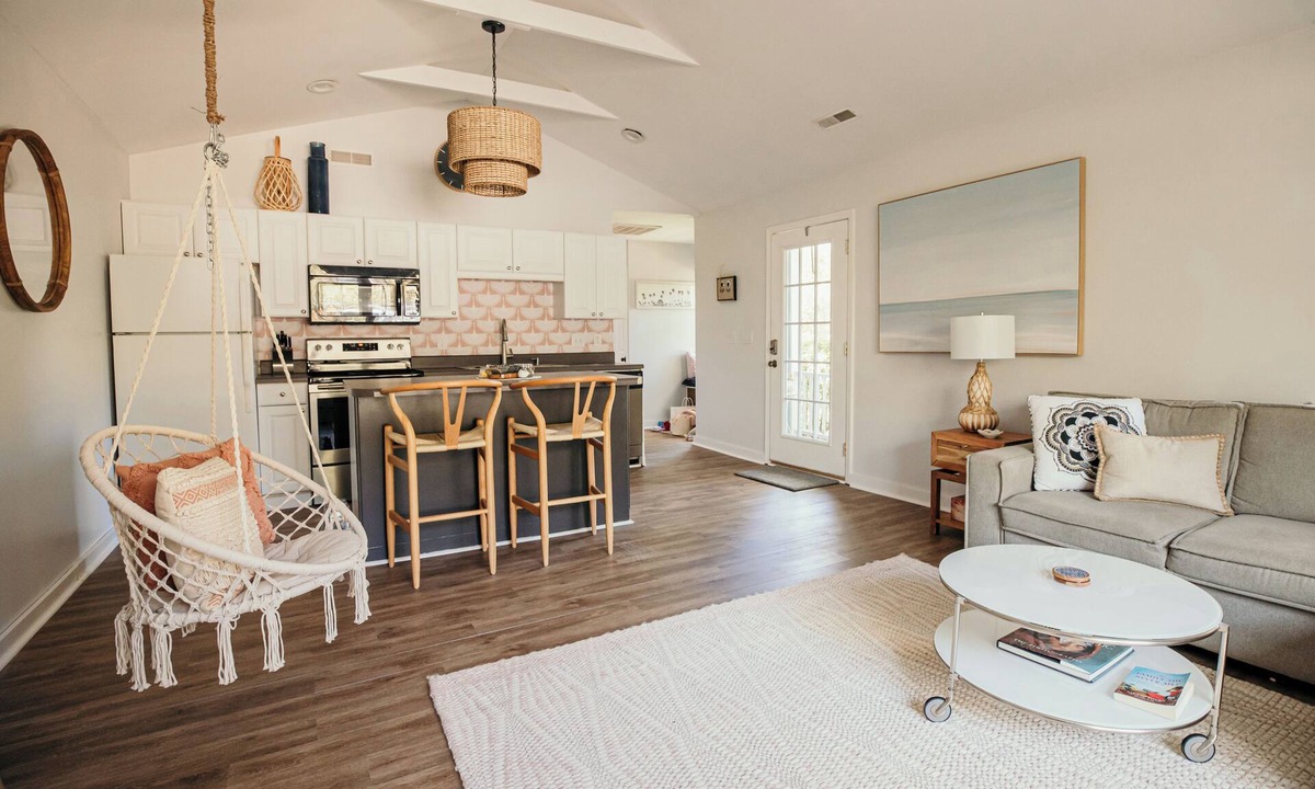 West Ashley Cottage | Charming 1-bedroom cottage in amazing Charleston