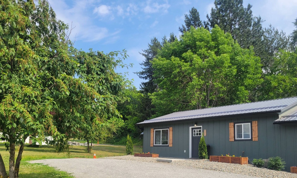 Bonners Ferry House | Charming 2-bdrm bungalow in lovely Bonners Ferry with WiFi, A/C, full kit & bath