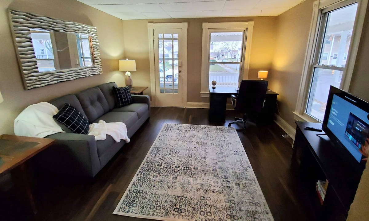 West Carrollton House | Charming 2 bed/1 bath unit, quiet neighborhood *Extended Stay*