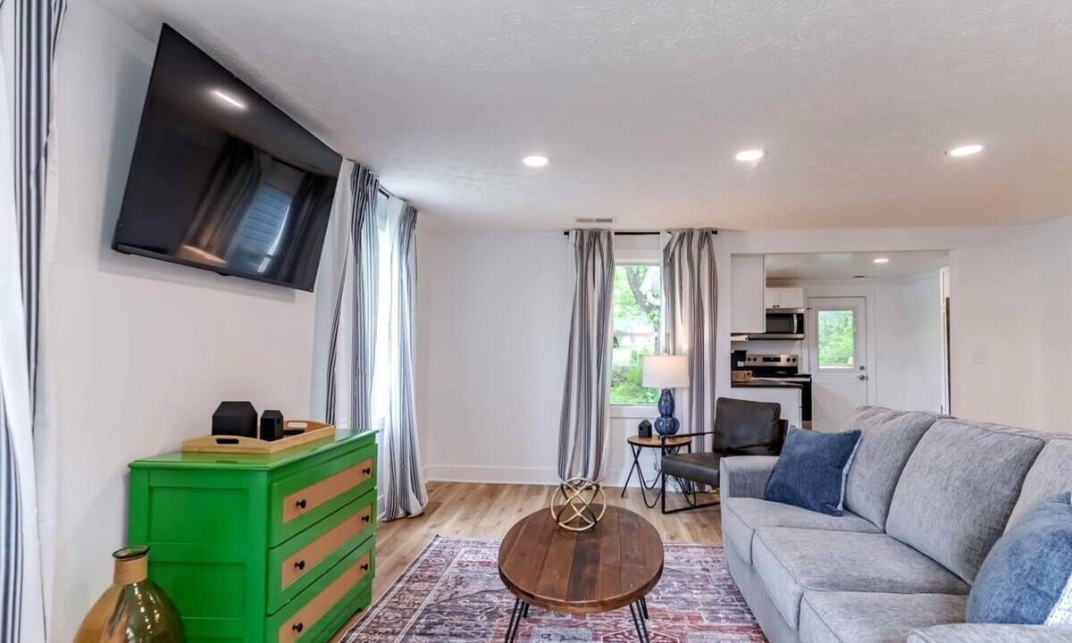 Elizabethtown House | Charming 2-bedroom house in Elizabethtown with WiFi and AC