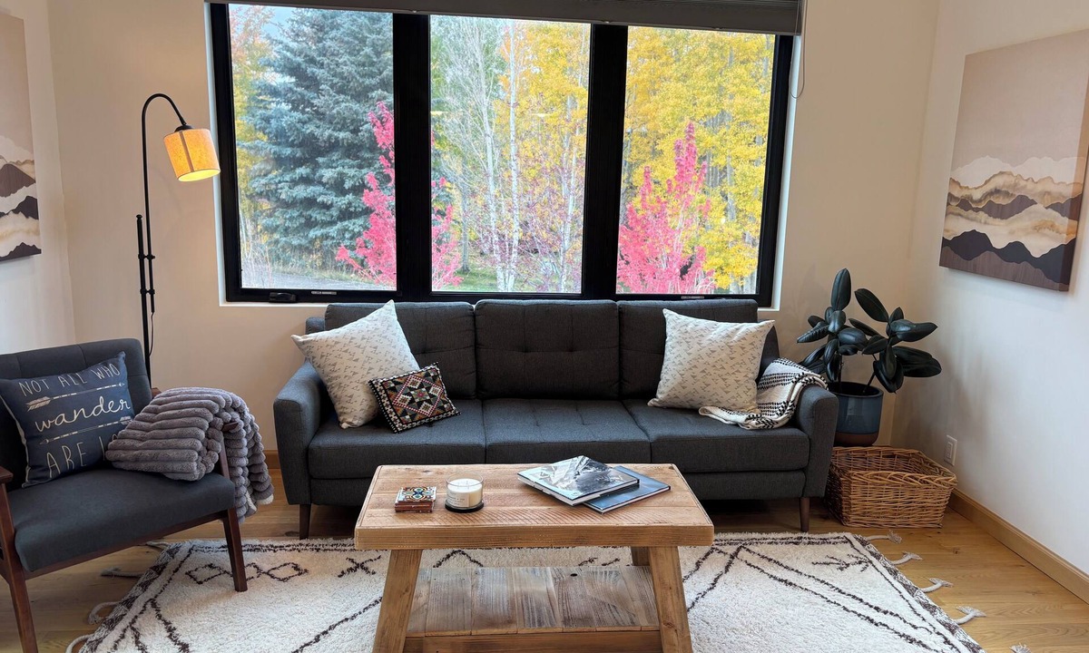 Hailey Cottage | Charming 2 bedroom Cottage in Dark Sky Corridor, Wildlife and Silence!