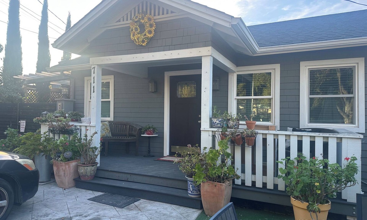 Napa Cottage | Charming 2-bedroom cottage with WiFi and AC in serene Napa
