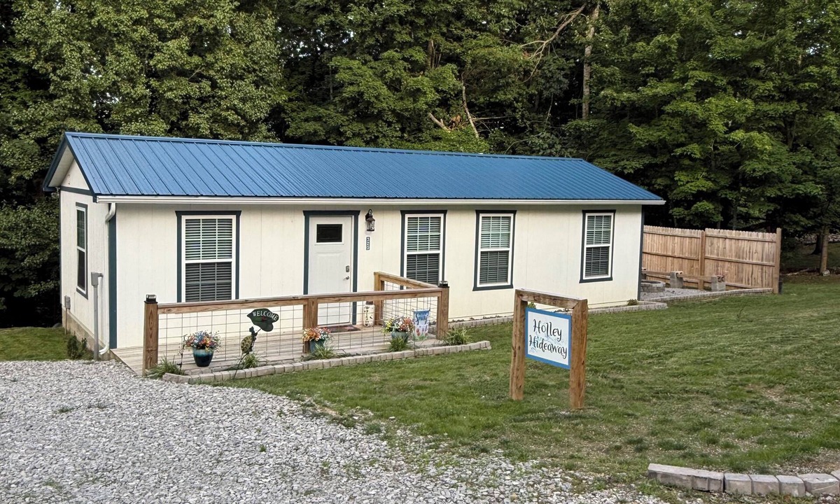 Mammoth Cave House | Charming 2-bedroom, 2 full baths and pet friendly house near Mammoth Cave NP.
