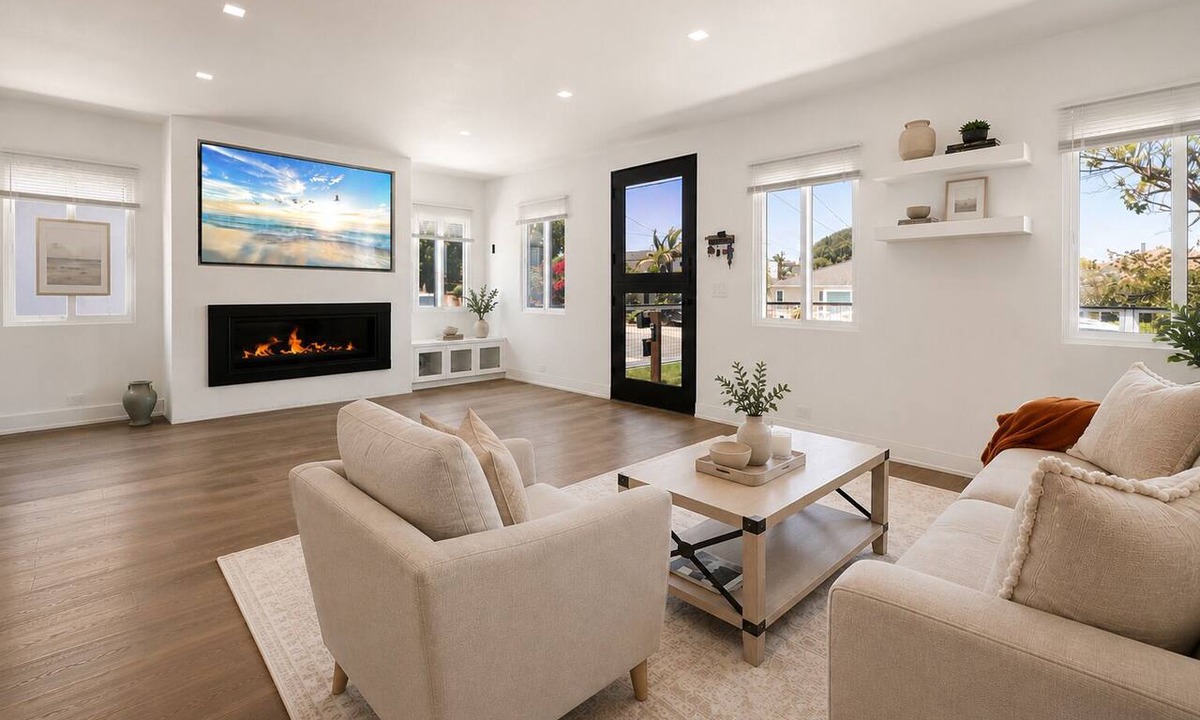 El Segundo House | Charming 3BR/2.5BA El Segundo Home w/Hot Tub + W/D