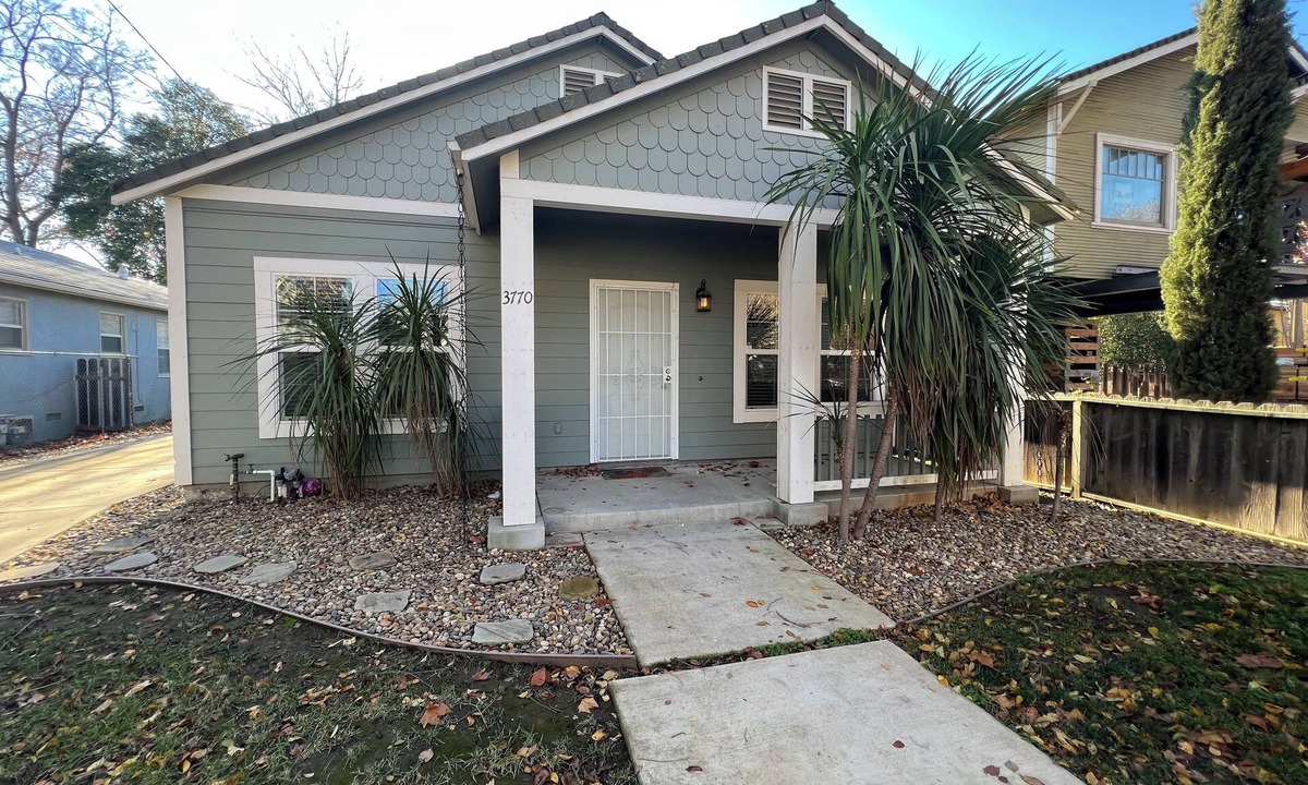 North Oak Park House | Charming 3BR/2BA Near UC Davis Med Center – AC & Off-Street Parking
