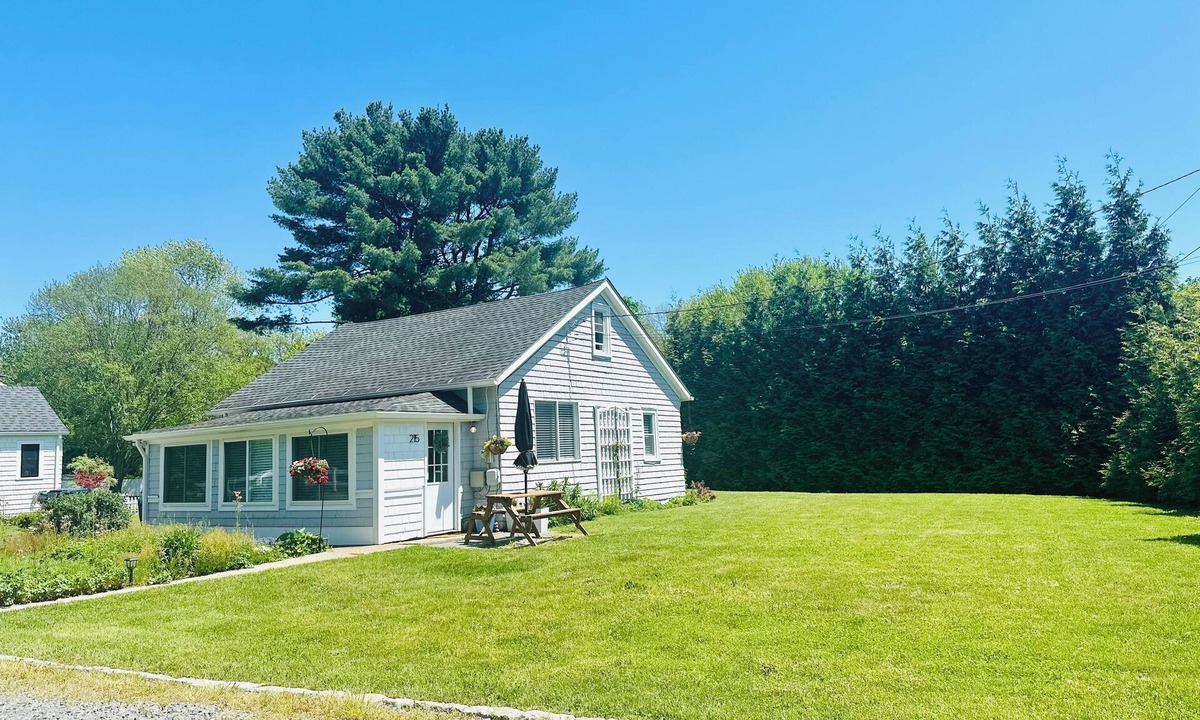 North Kingstown Cottage | Charming Coastal Escape near Wickford, RI. Close to beaches and coastal charm!