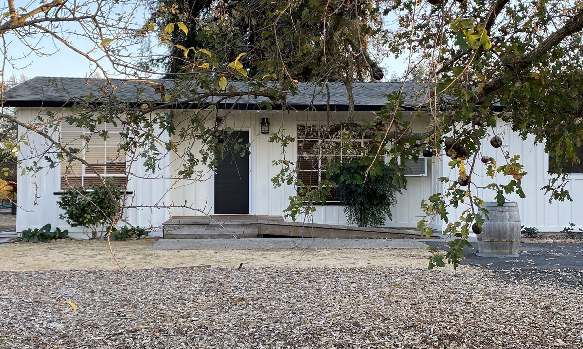 Oak Knoll House | Charming Cottage in the Napa Valley-Vineyard Views