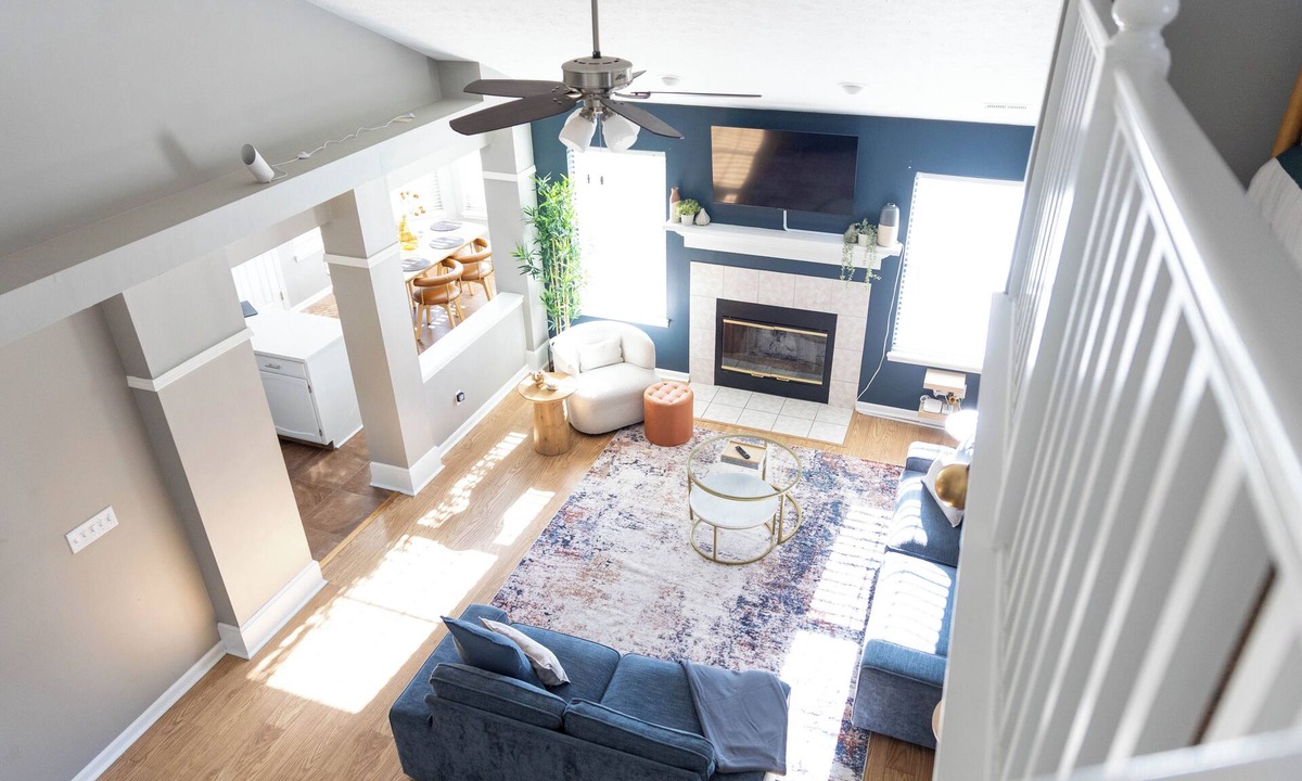 Fishers House | Charming Cul-de-Sac Home- SLEEPS 10-Game Room & B-ball court