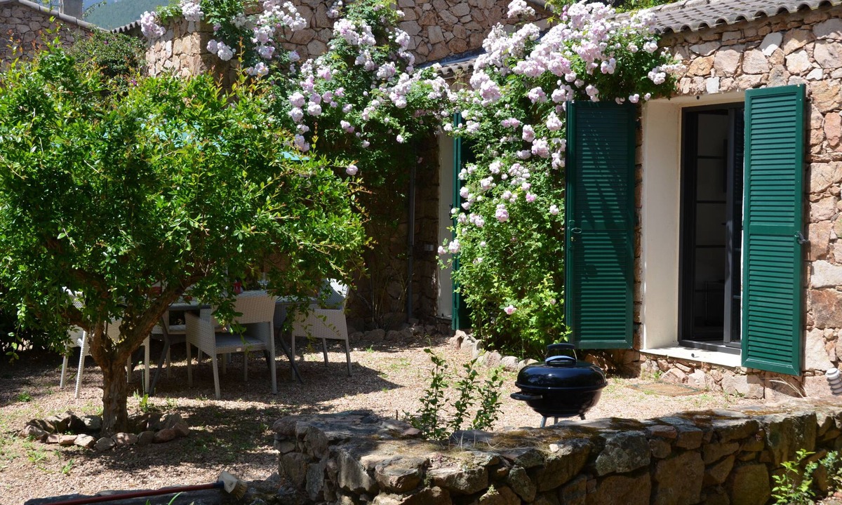 San-Gavino-di-Carbini House | Charming mini-villa in Corsican village, with terrace-garden - sleeps 3