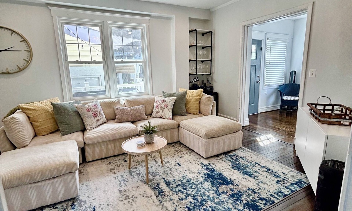 Annapolis House | Charming Historic Home <.75mile to Navy Stadium, 1mile to USNA and Downtown