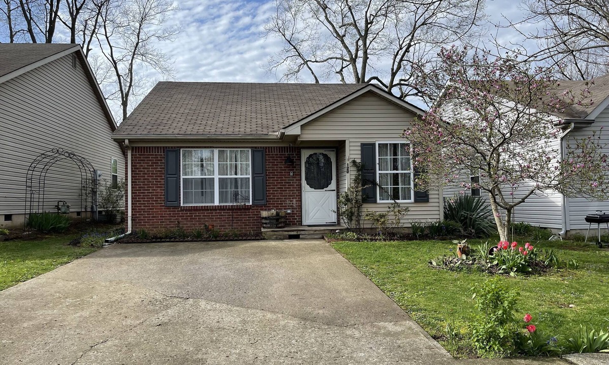 Georgetown House | Charming Home on a 1-way street near Horses, Bourbon, and Bluegrass Charm.