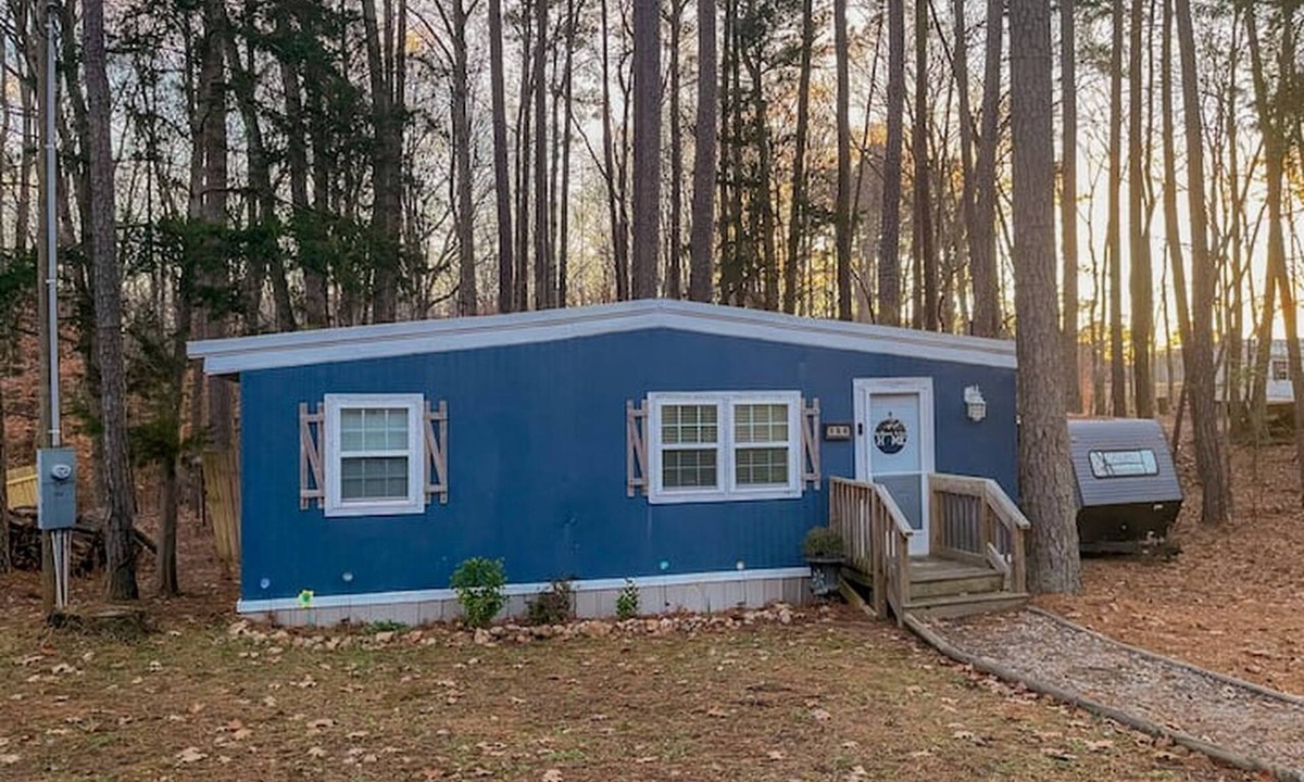 Littleton House | Charming Lakefront Tiny Home with Fire Pit, Grill, and Bocce Ball Near Littleton, North Carolina