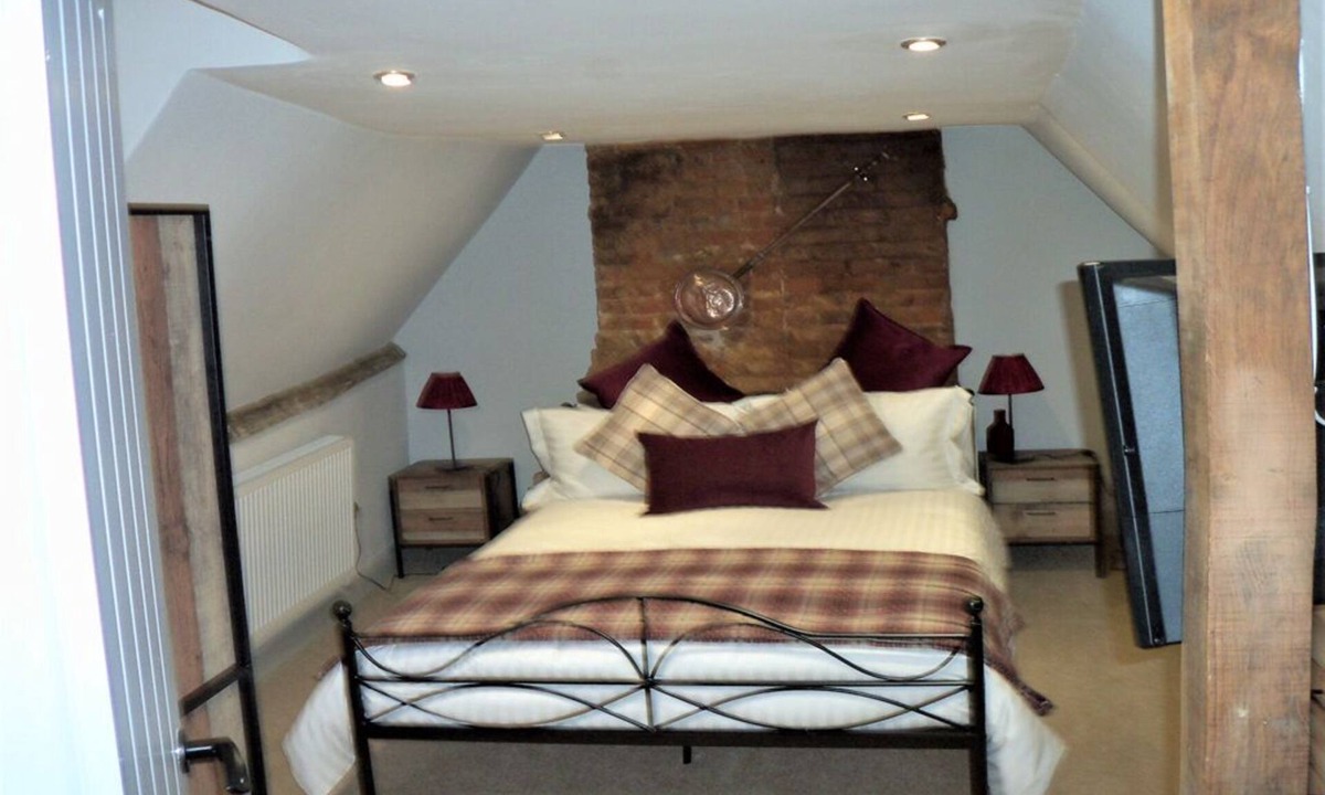 Martin Apartment | Charming New Forest Escape Near Forest Walks & Coast