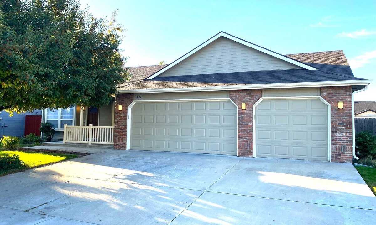 Meridian House | Charming, Newly remodeled, 3+Br/2Ba house, with office, in Meridian