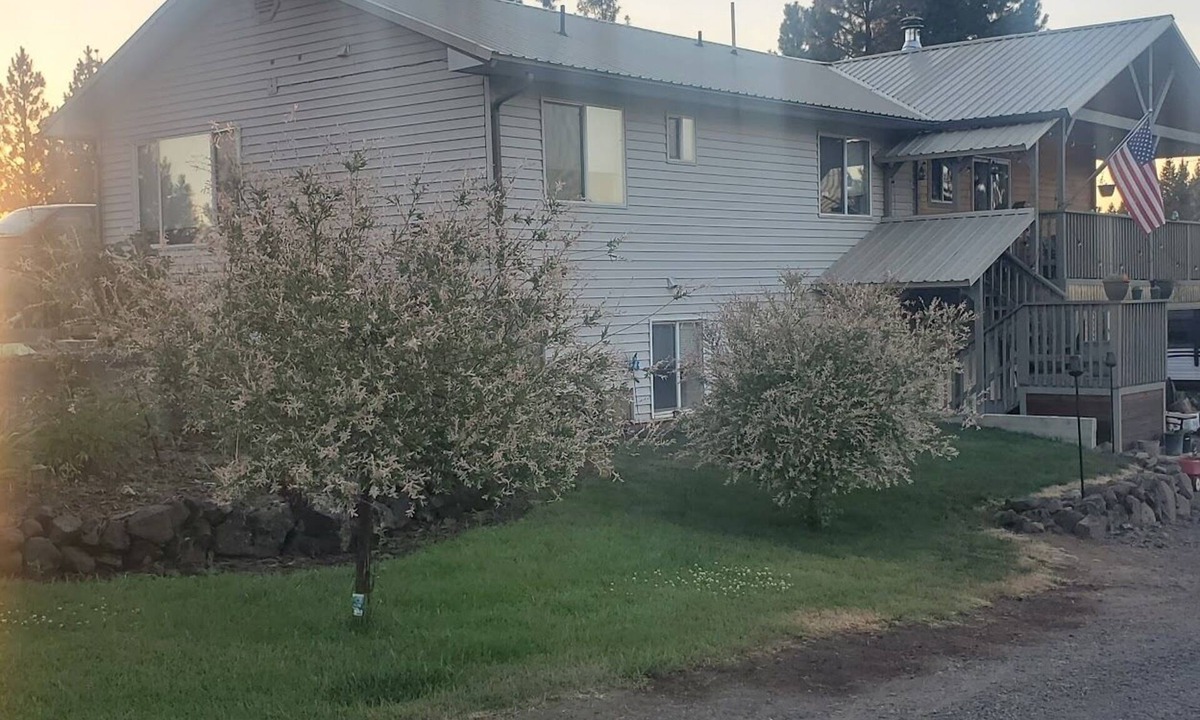 USA House | Charming Northern Idaho Getaway. A 4-bedroom house in Kamiah with AC and WiFi.