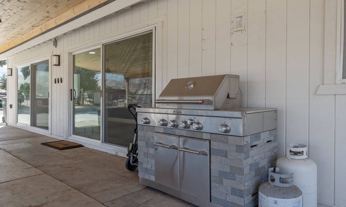 Exeter House | Charming Private 3-bedroom farmhouse to Sequoias National Park
