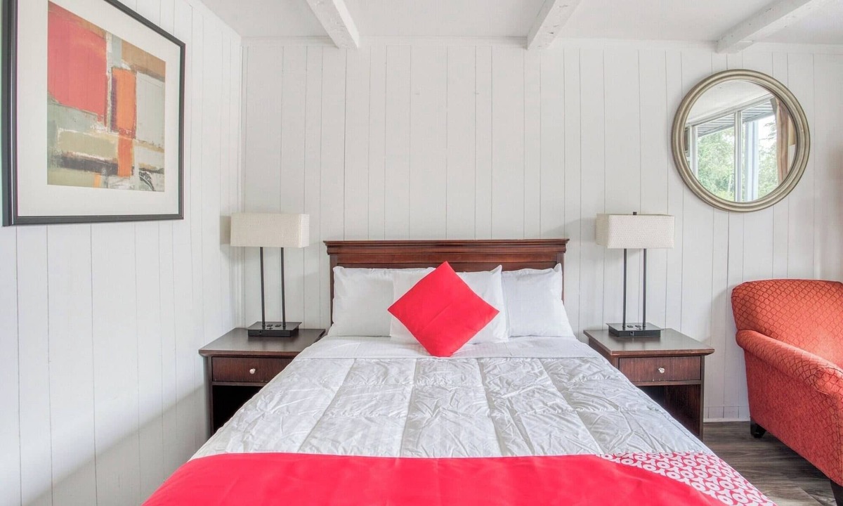 Kernersville Hotel | Charming Room Near Kernersville Parks & Must-See Attractions