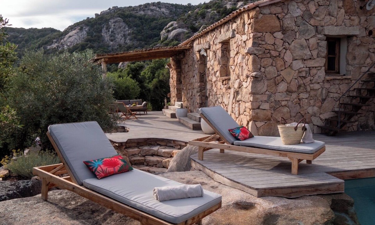 Figari House | Charming sheepfold in Corsica, heated pool, between scrubland and beautiful beaches.