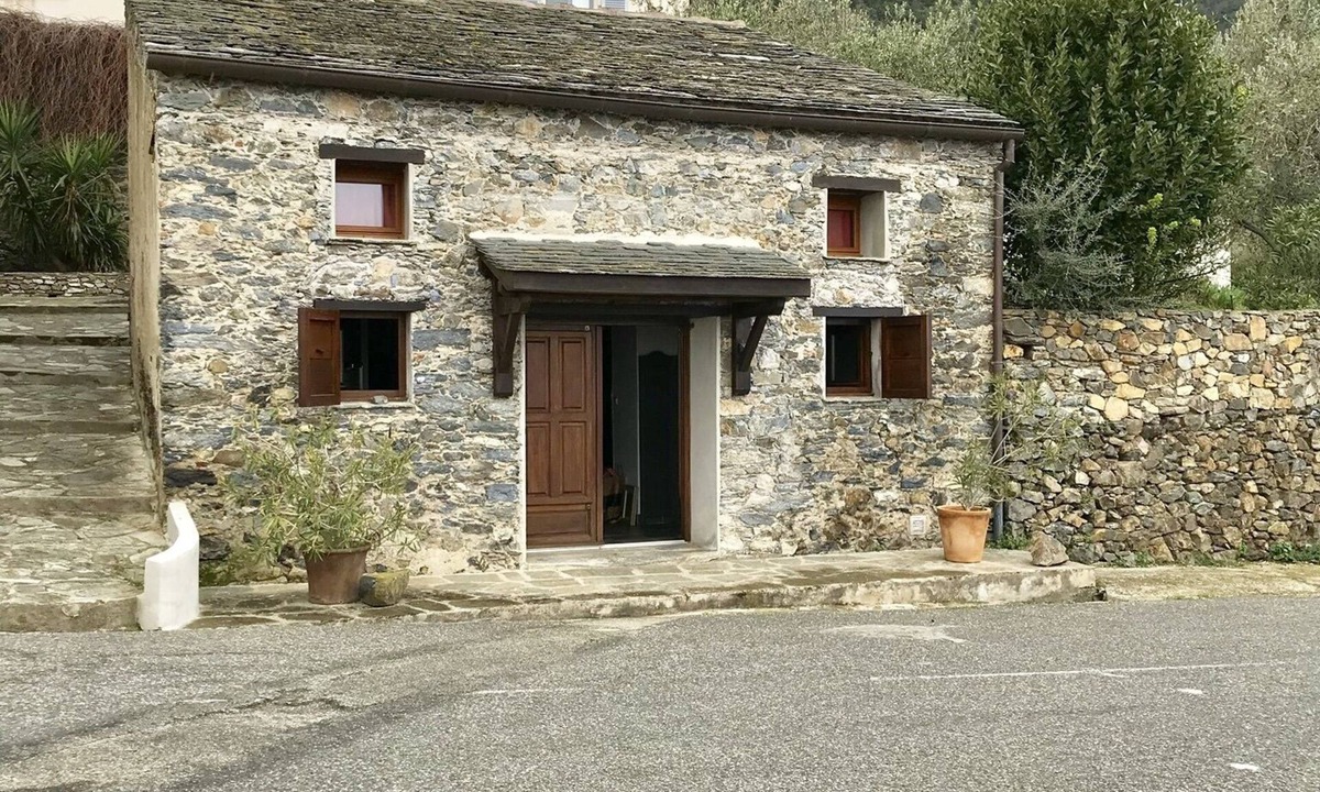 Santa-Maria-Poggio House | Charming stone Casuccia for rent in a typical Corsican village