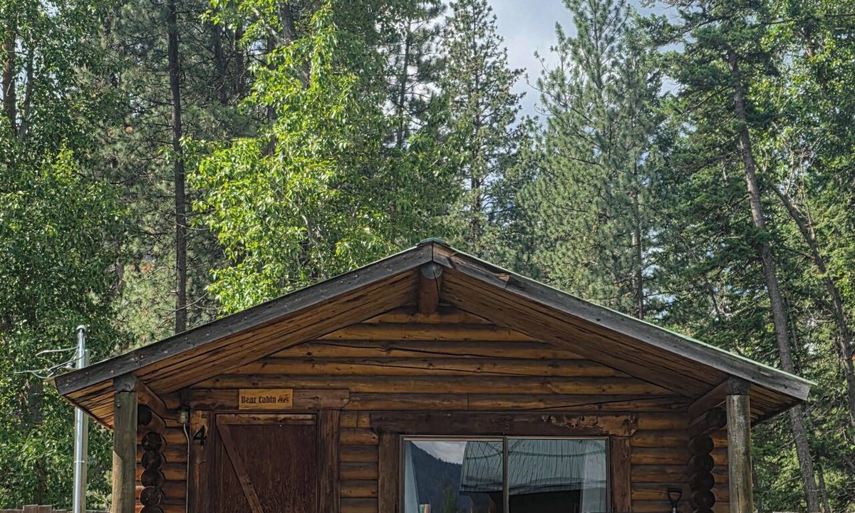 Plains Cabin | Charming studio cabin outside of Plains, a small mountain town.