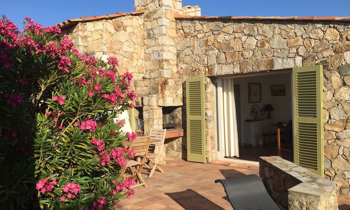 Marine de Davia House | Charming villa in Marine de Davia – 50m from beach, sea view & stunning sunsets