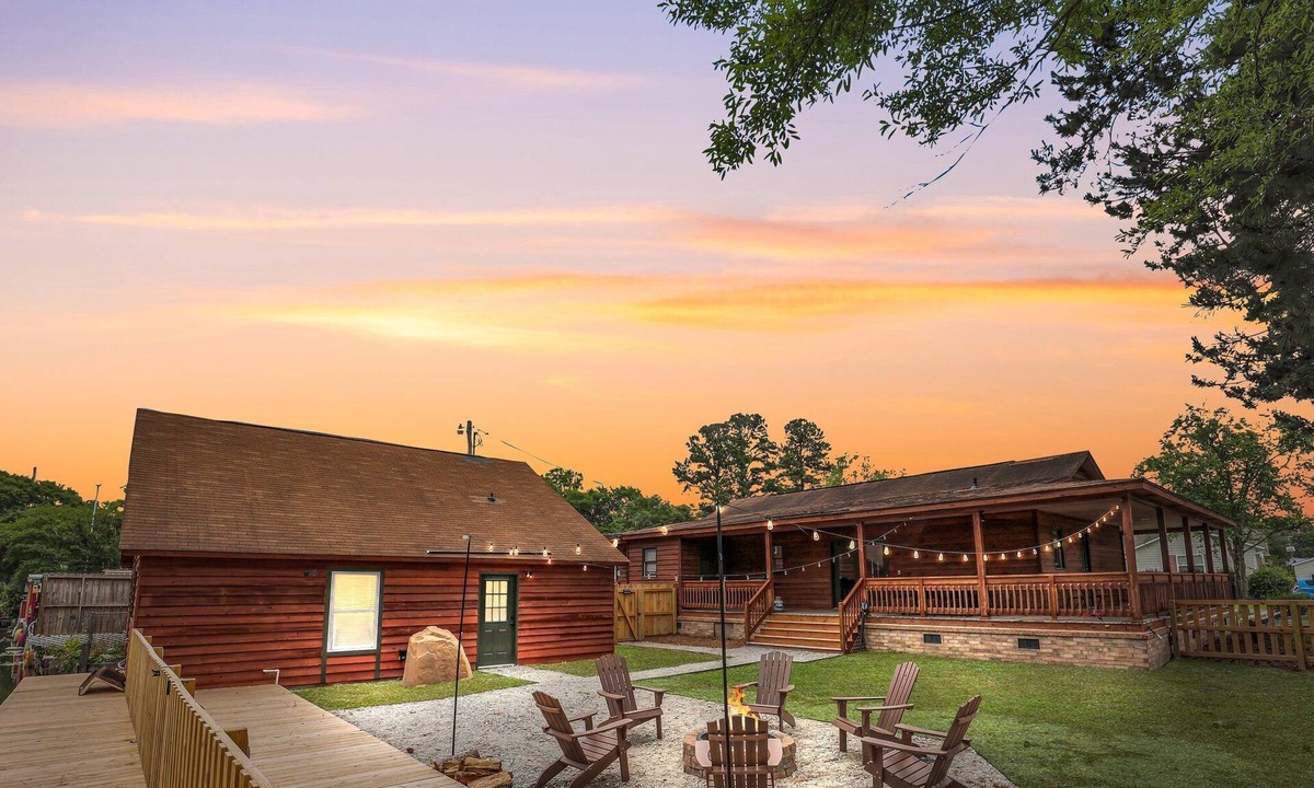 Russellville House | Charming Waterfront Compound w/Lake Access - Pet Friendly -Theatre and Game Room