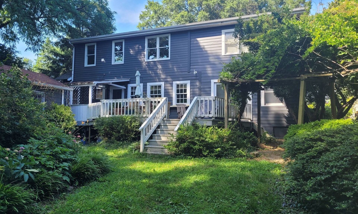 Annapolis House | Cheerful Cottage Home near Annapolis in Beautiful Chesapeake Bay Beach setting