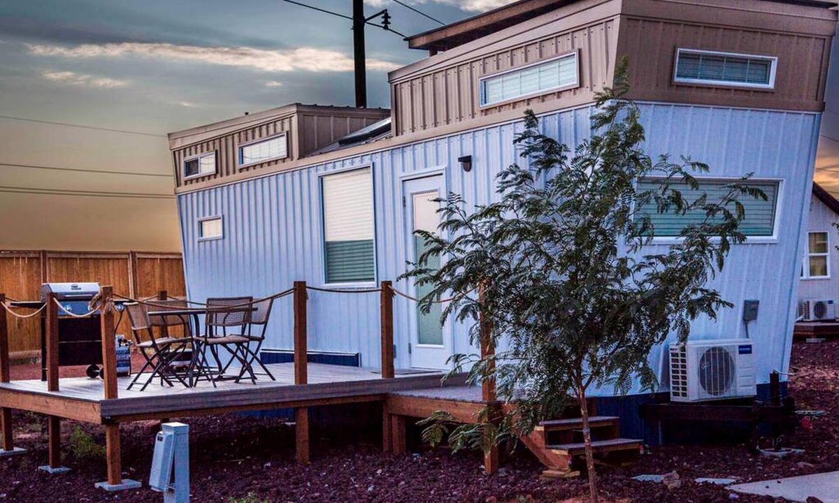 Apple Valley Cabin | Chic Coziness: Fully Equipped Original Tiny House in Apple Valley