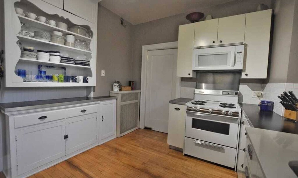 Hyde Park Condo | Cincinnati Friends and Family House