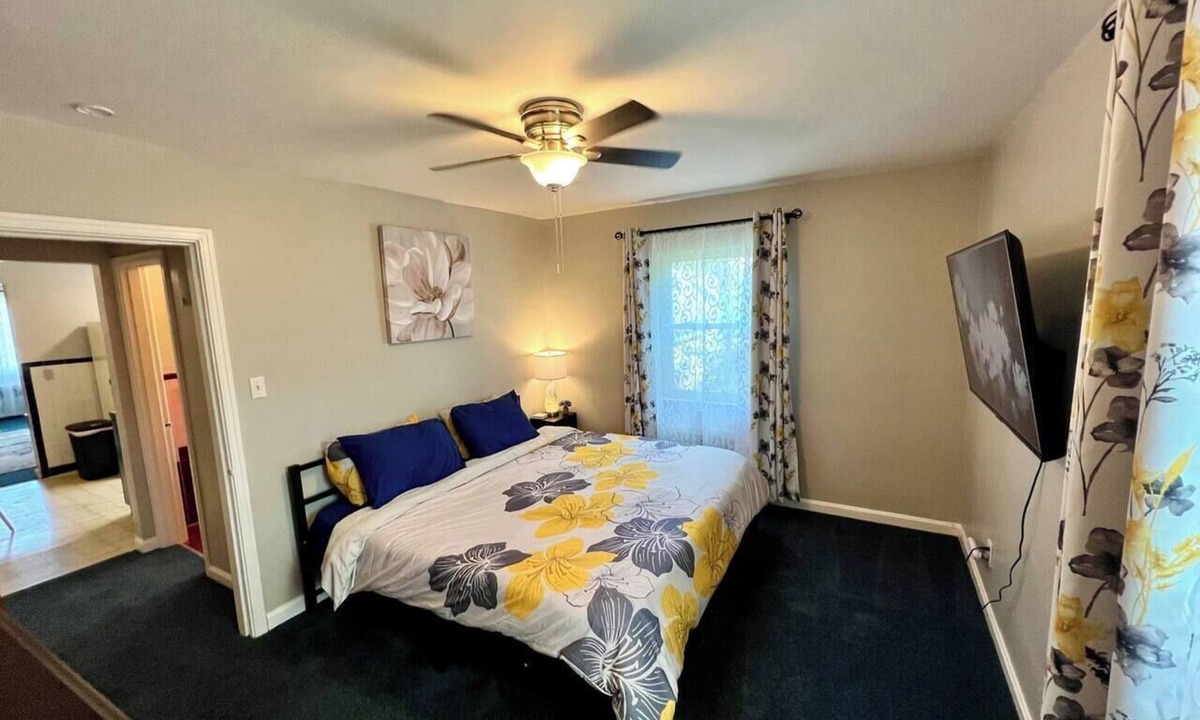 Westwood Apartment | Cincy Furnished Stays Joyful King 1 Bed Apartment