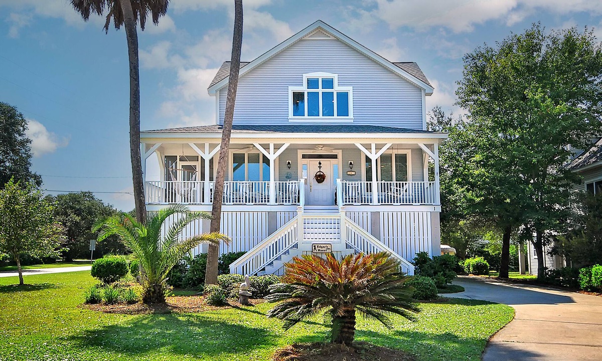 Isle of Palms House | CLASSIC and Cozy IOP Beach Home, Family-Friendly, Walk to Marina!