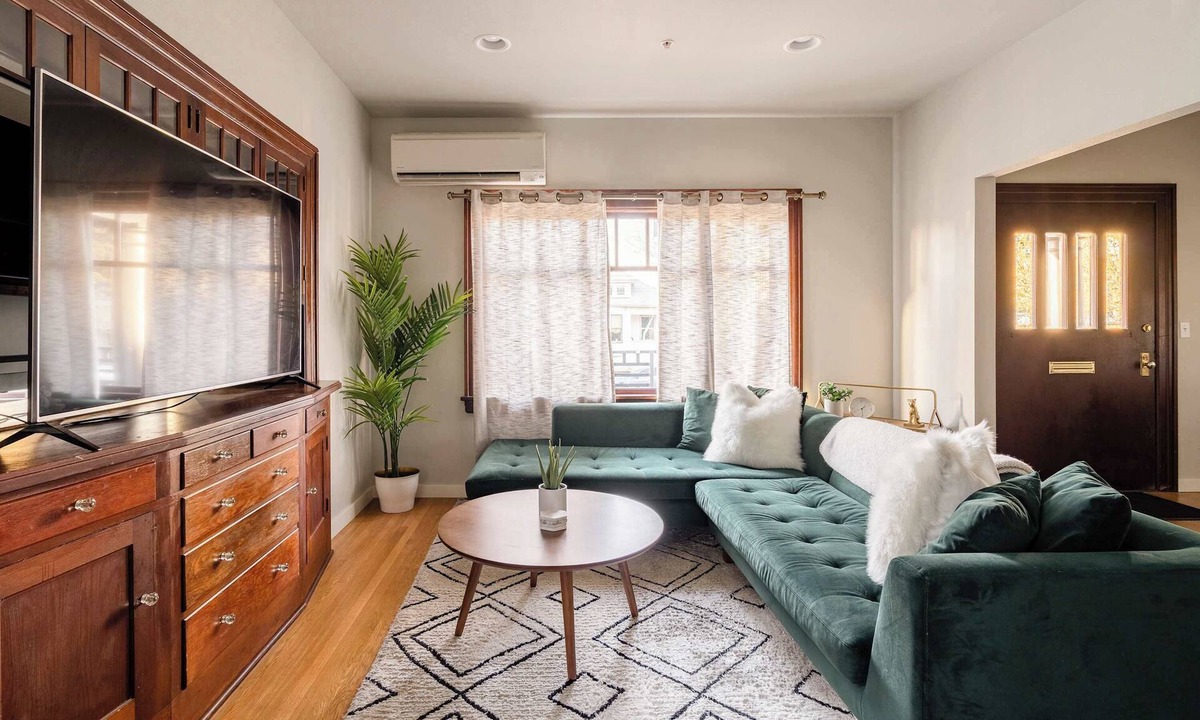 Kerns House | Classic Craftsman Stay - 2BR 2BA - Portland Charm