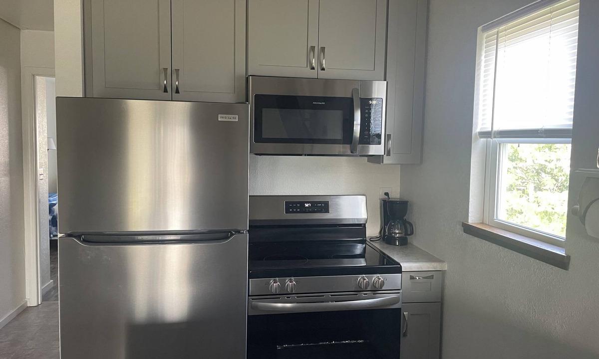 Oak Harbor Condo | Clean Uncluttered Green Cove Condo - Monthly And Long Term Discounts
