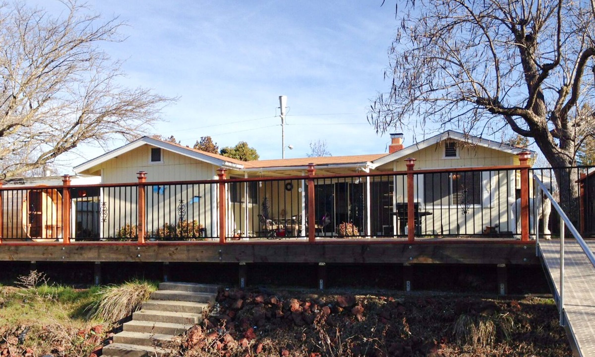 Wilbur Springs House | Clearlake Canal Front Home, Dog-friendly & Sauna