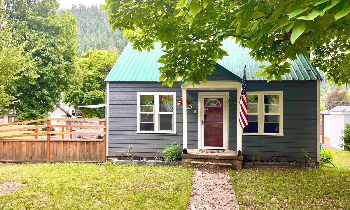 Ahsahka House | Clearwater Cottage – Cozy Historic Home Near the River