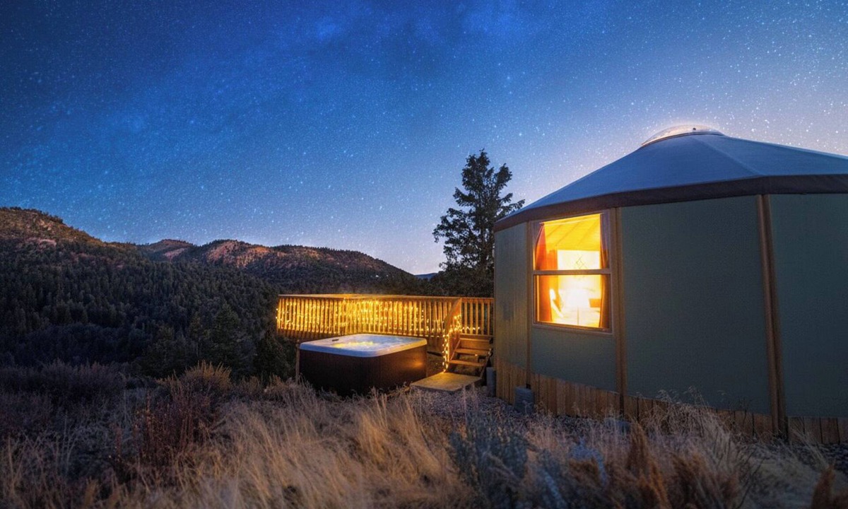 Glendale Cabin | Clifftop Mountain View Yurt. Hot Tub. Between Zion/Bryce #6