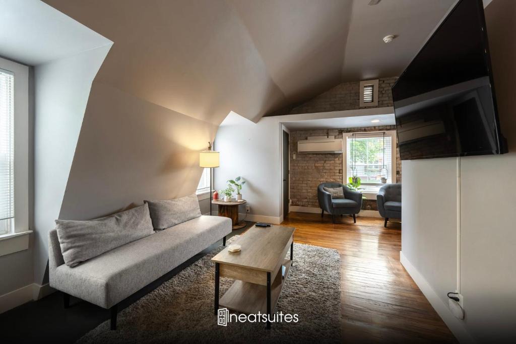Ludlow Apartment | Close to Stadiums, Downtown Cincy, & more, 1BR Apt