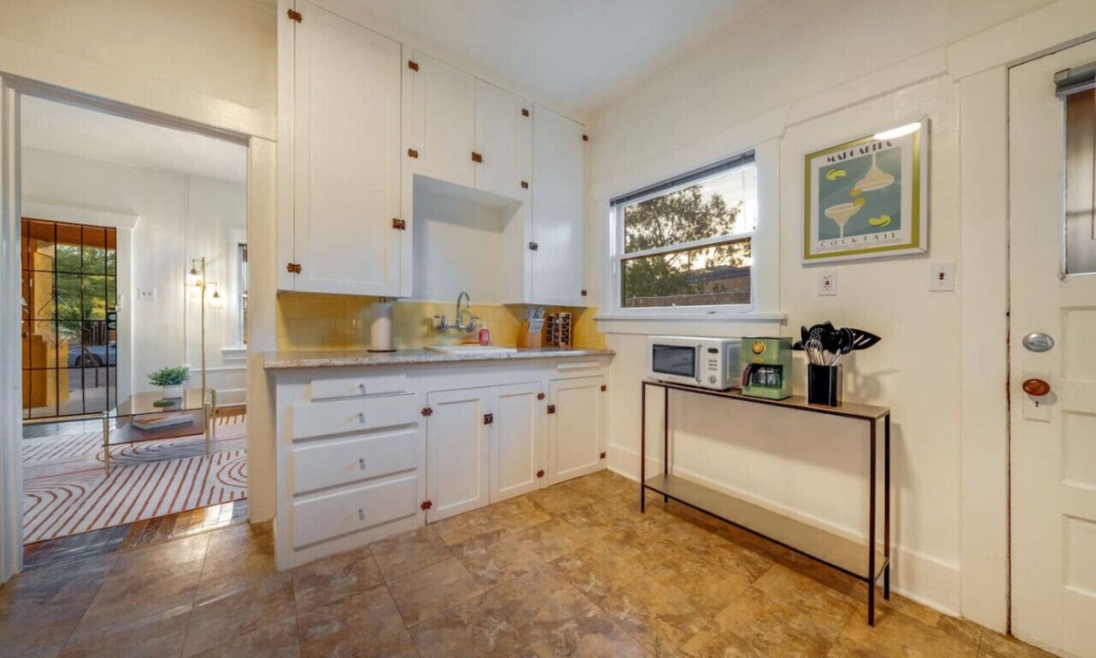 Feldman's House | Close to UofA/1 BR 1 BA/Unique/Patio & Porch