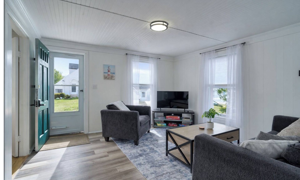 Warwick House | Coastal Gem - Charming 3BR Home, Steps to Beach!